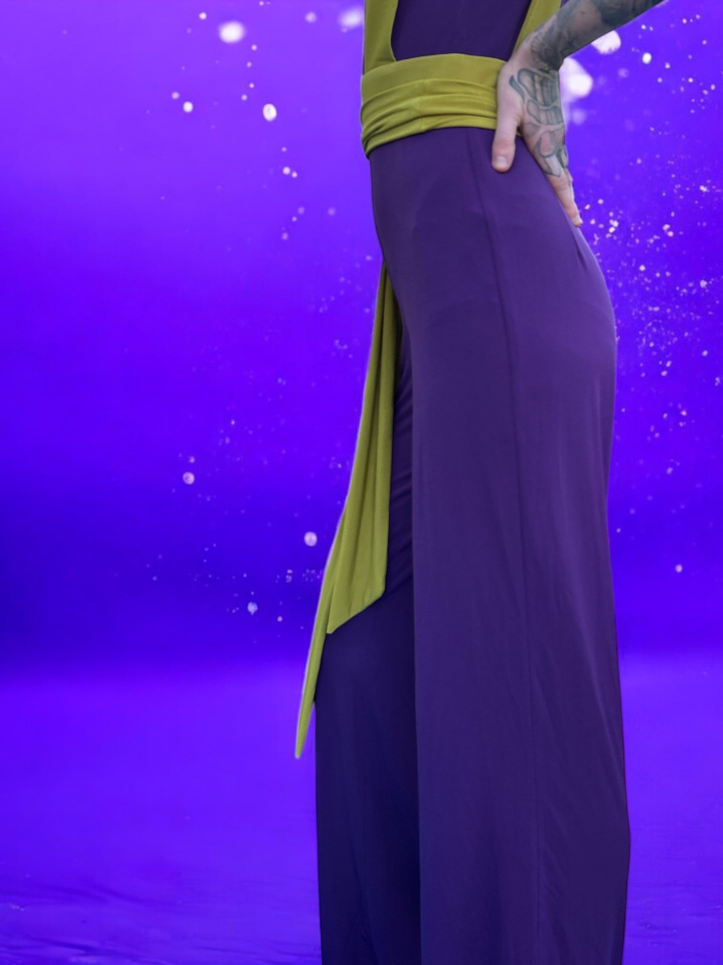 SPANISH DESIGNER CAYRO NEW AND TAGGED PANTSUIT IN VOILET WITH LIME INTERCHANGEABLE COLOURED SCARF. UK SIZE EXTRA SMALL.