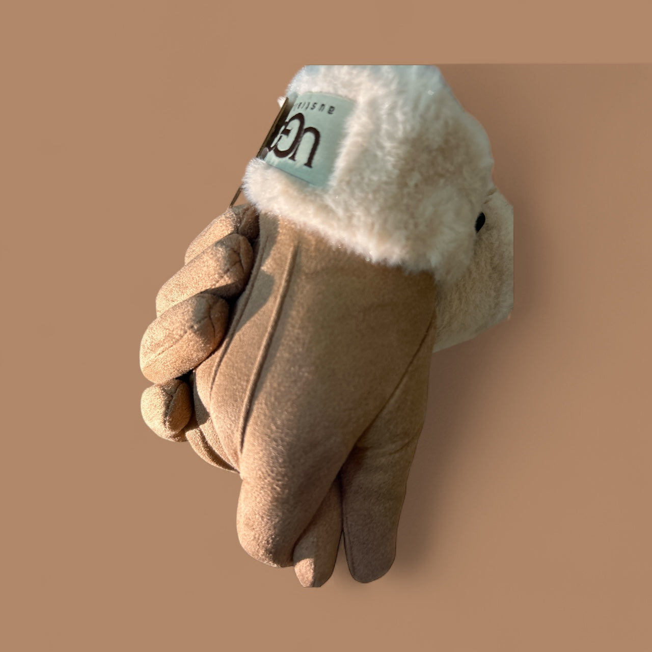 WOMENS UGG AUSTRALIA TURN CUFF GLOVES WITH TOUCH SCREEN COLD WEATHER. 100% SHEEPSKIN WATER RESISTANT NEW WITH TAGS.