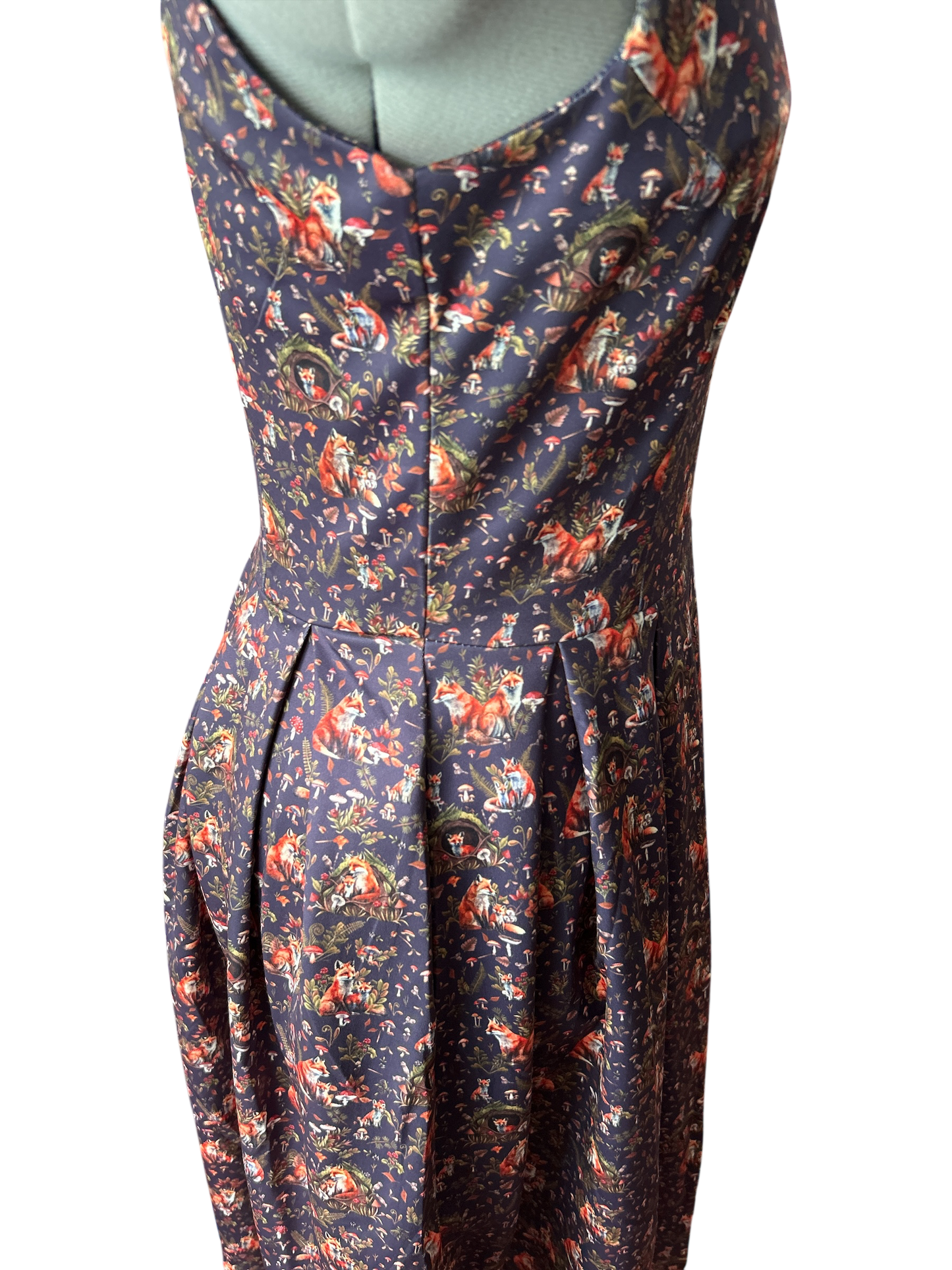 NEW AND TAGGED. Dolly & Dotty AMANDA PURPLE FOX DEN SWING DRESS, IN UK SIZE 8-10. SMALL. WITH 2 POCKETS.