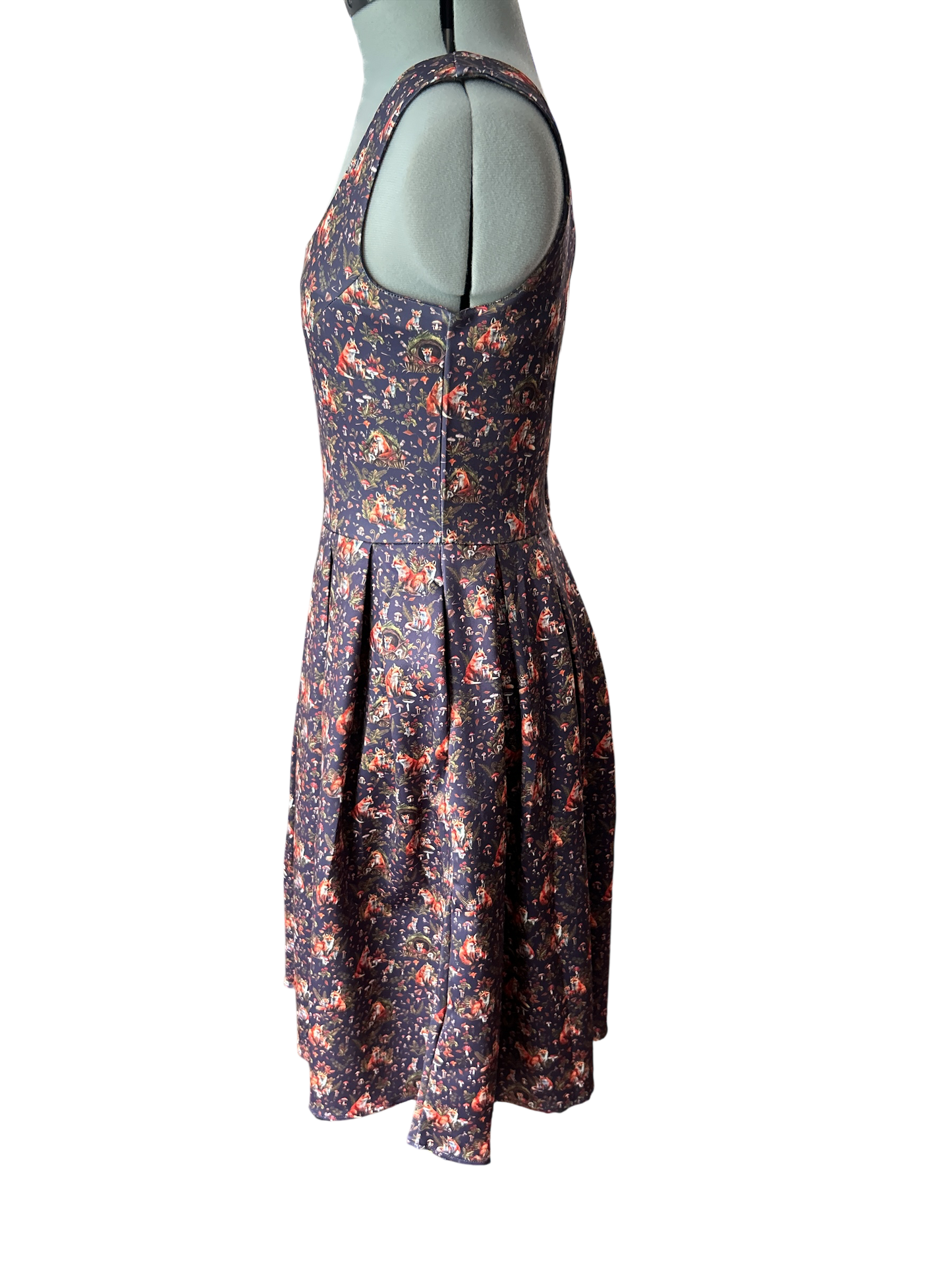 NEW AND TAGGED. Dolly & Dotty AMANDA PURPLE FOX DEN SWING DRESS, IN UK SIZE 8-10. SMALL. WITH 2 POCKETS.