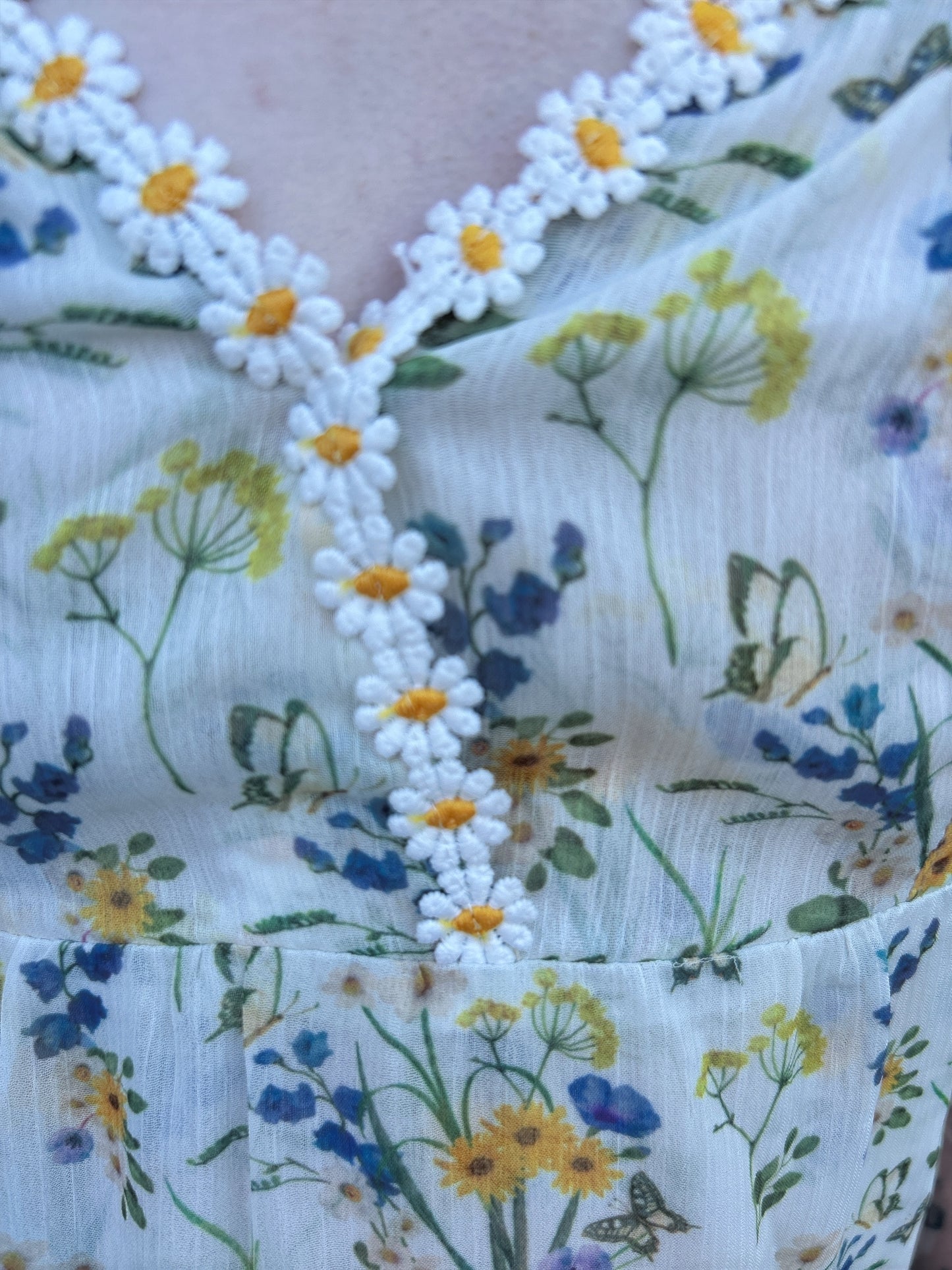NEW WITHOUT TAGS. By PAULA JUNYENT FLORAL DRESS IN UK SIZE SMALL.