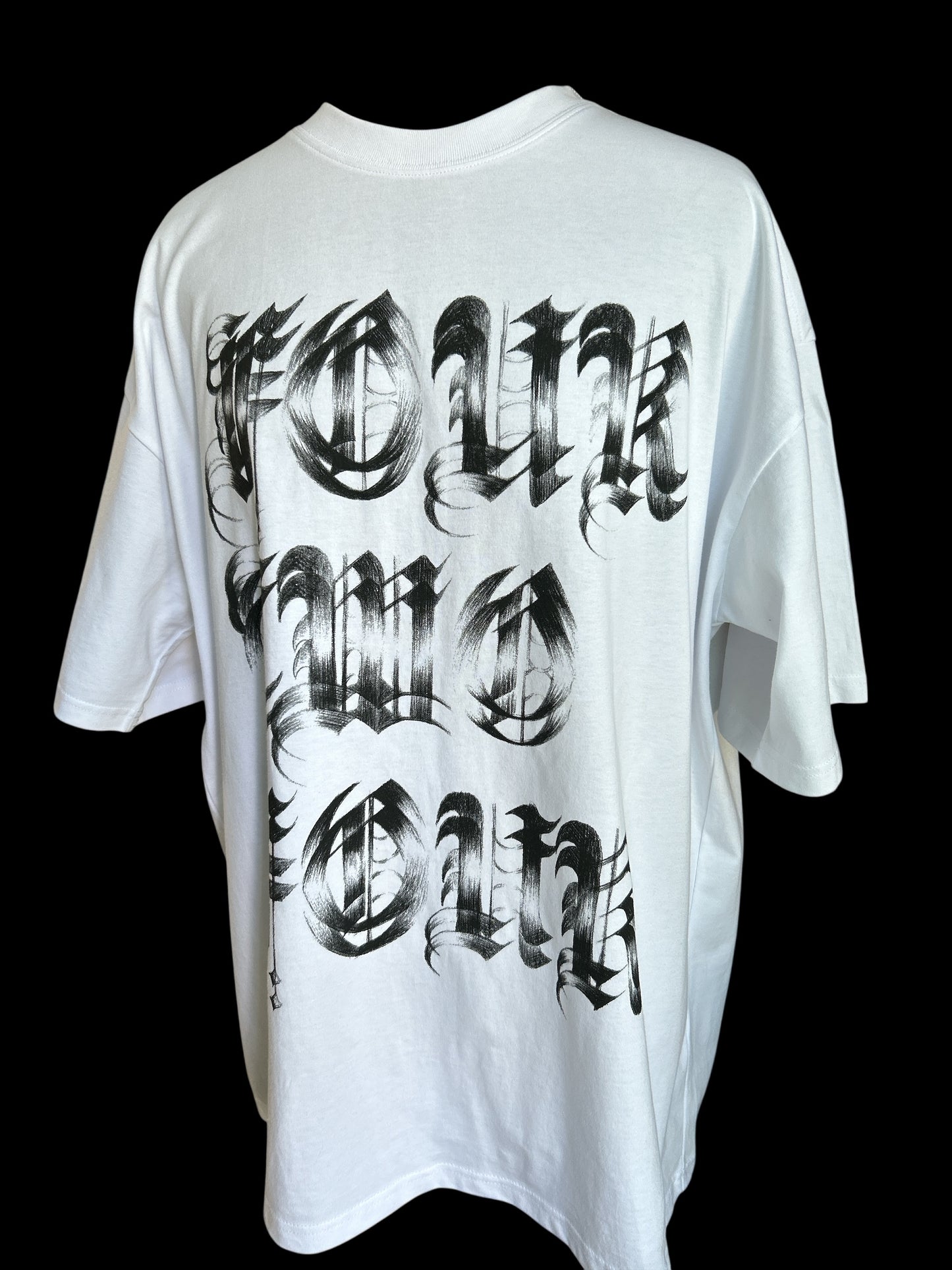 424. MENS WHITE T-SHIRT WITH BLACK WRITING. NEW WITH TAGS 424. EXTRA LARGE. RRP:£220.00!