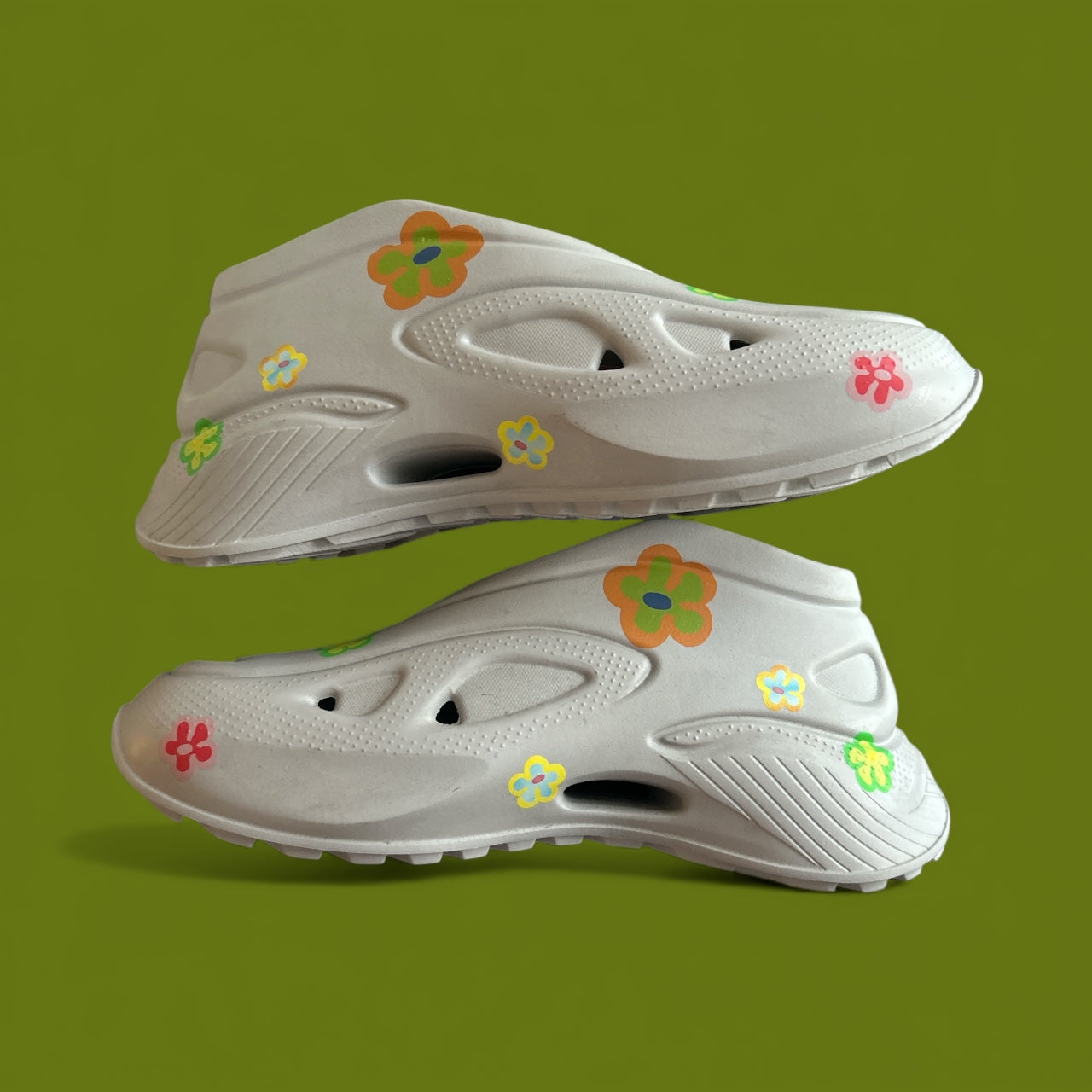 WOMENS AXEL ARIGATO XPLORER CLOG UK SIZE 7.5 EU 41.5 NEW CUSTOM PAINTED FLOWERS IN LIGHT GREY.