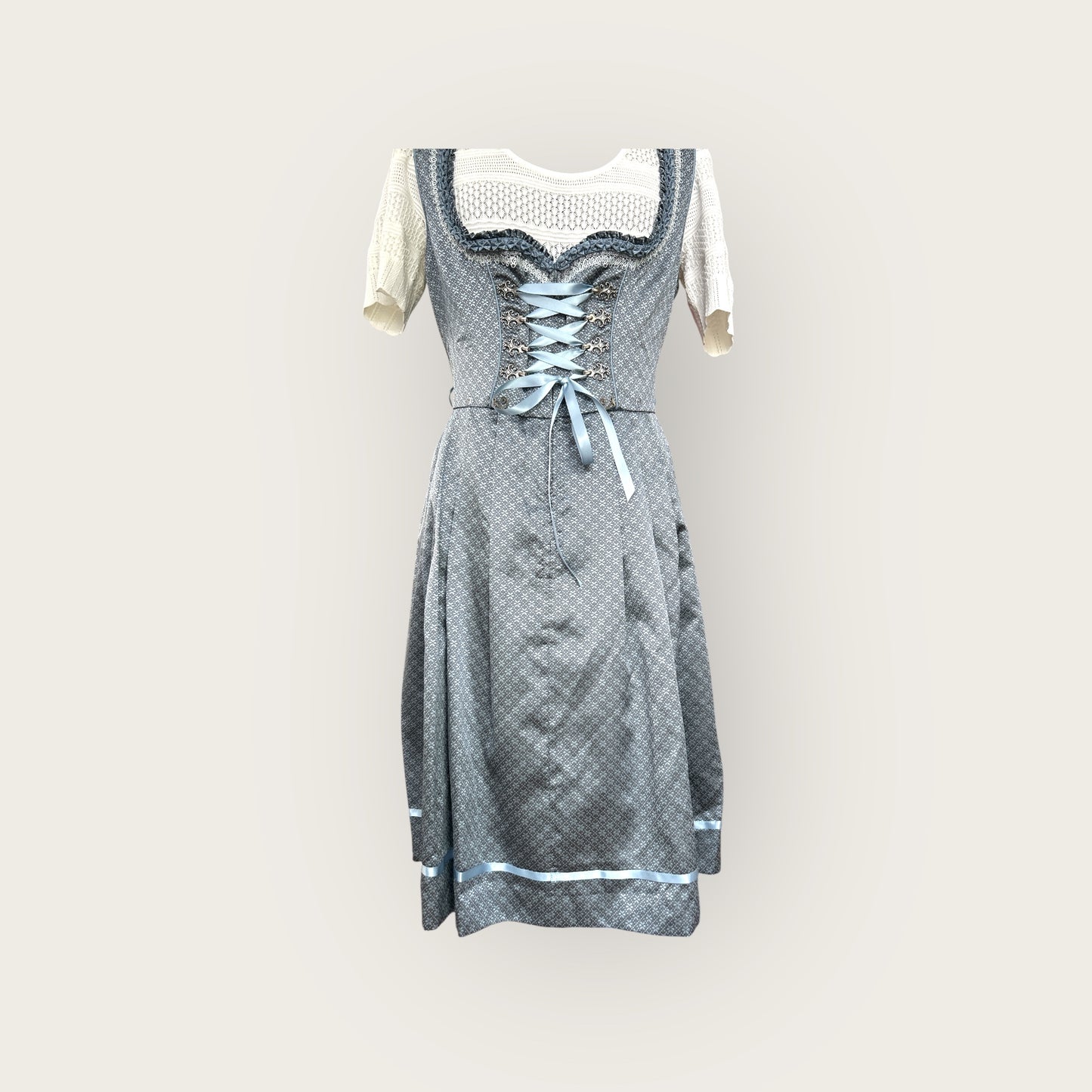 NEW WITH TAGS A KRUGER (GERMAN) TRADITIONAL DIRNDL DRESS WITH APRON. RRP:€379.95. “THE OKTOBERFEST BEER FESTIVAL DRESS”