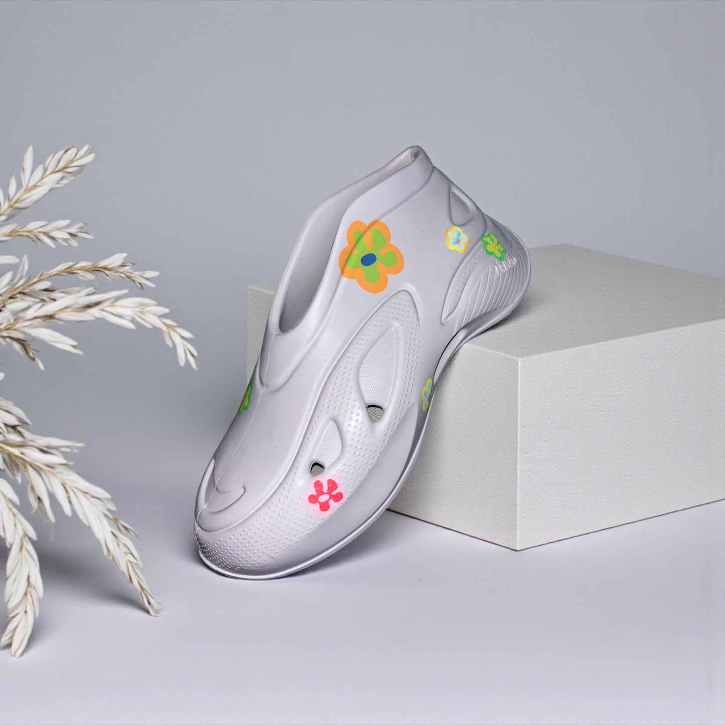 WOMENS AXEL ARIGATO XPLORER CLOG UK SIZE 7.5 EU 41.5 NEW CUSTOM PAINTED FLOWERS IN LIGHT GREY.