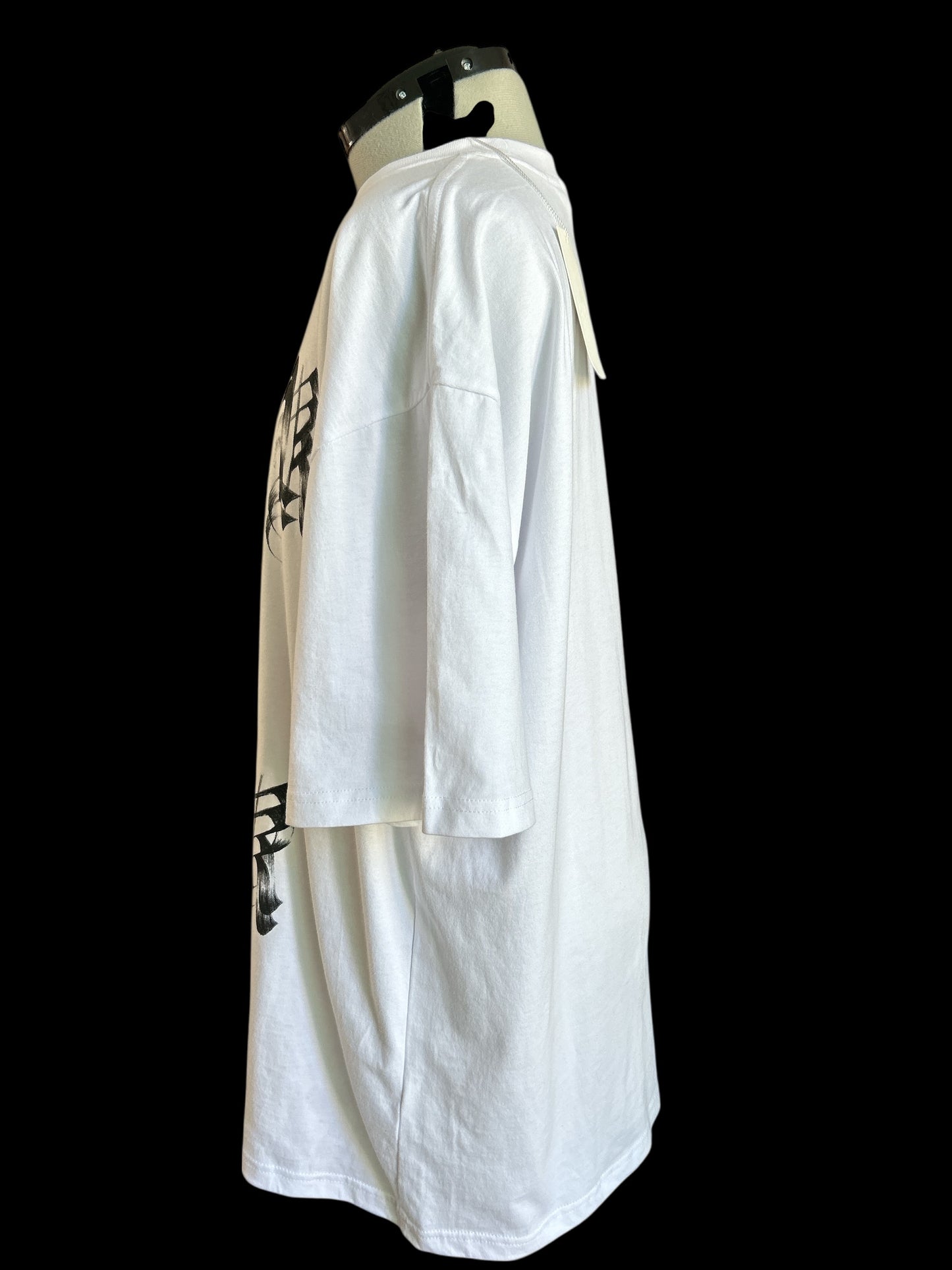 424. MENS WHITE T-SHIRT WITH BLACK WRITING. NEW WITH TAGS 424. EXTRA LARGE. RRP:£220.00!