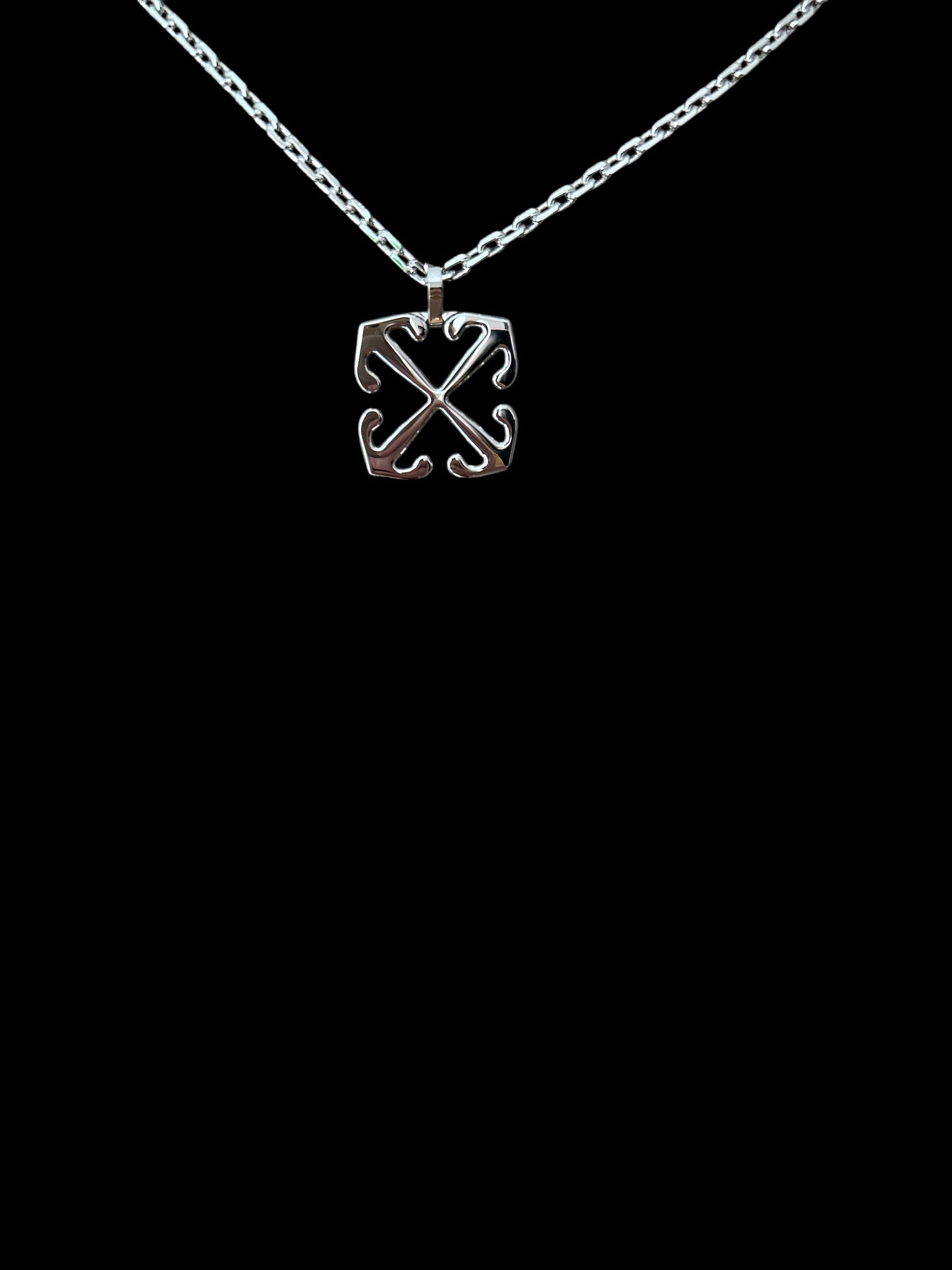 "OFF WHITE" SILVER NECKLACE BOXED WITH TAGS NEW, READY TO WEAR OFF WHITE.RRP:£350.00