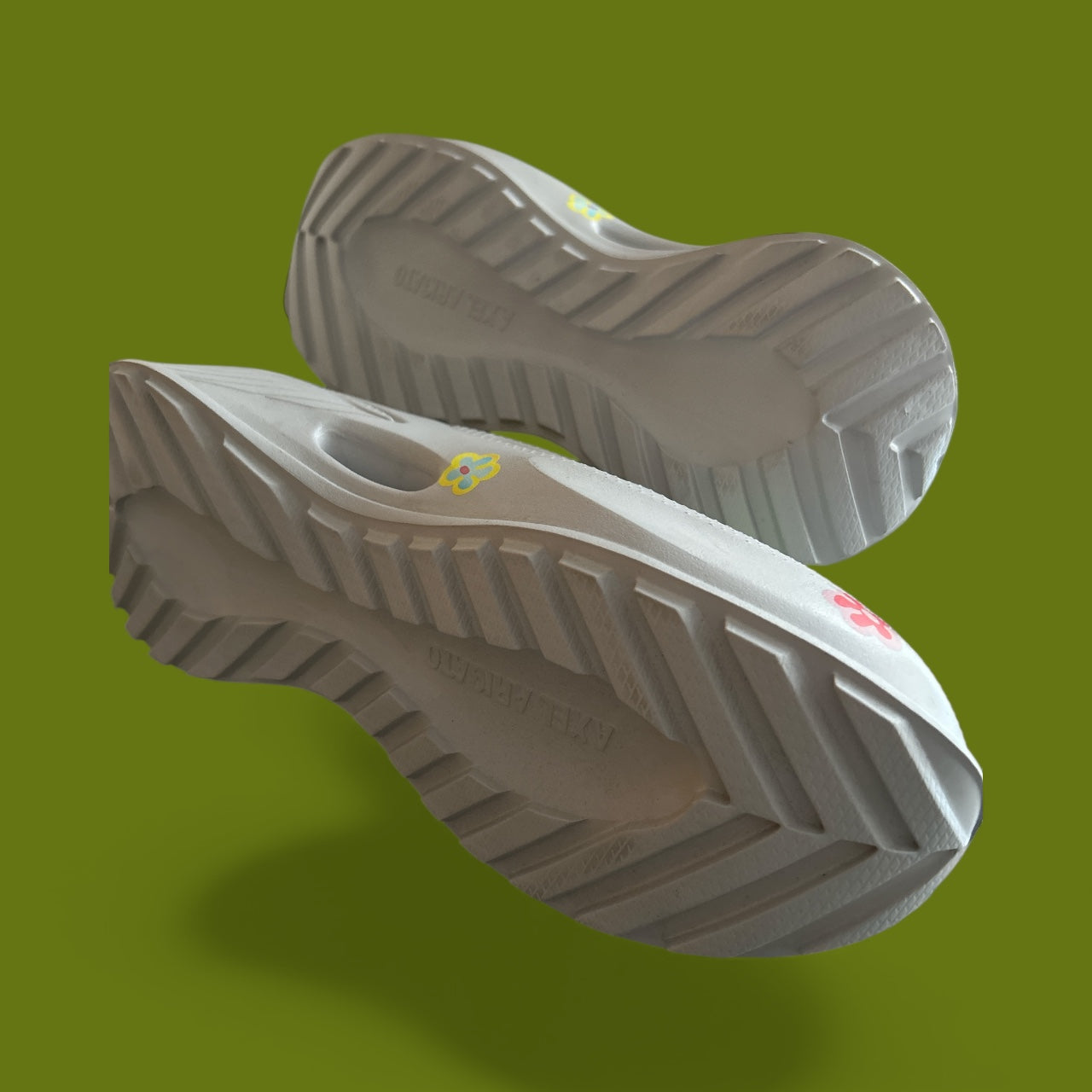 WOMENS AXEL ARIGATO XPLORER CLOG UK SIZE 7.5 EU 41.5 NEW CUSTOM PAINTED FLOWERS IN LIGHT GREY.