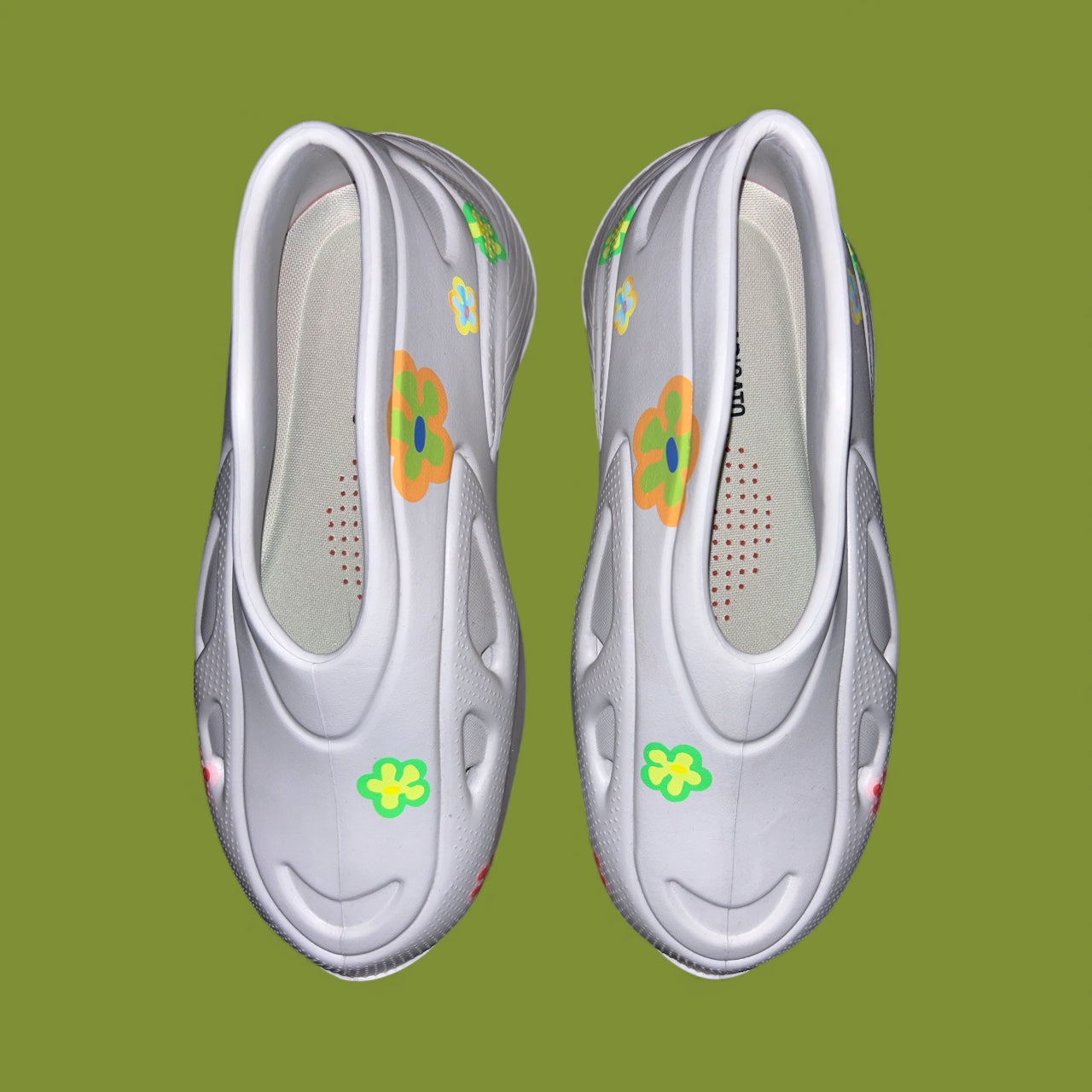 WOMENS AXEL ARIGATO XPLORER CLOG UK SIZE 7.5 EU 41.5 NEW CUSTOM PAINTED FLOWERS IN LIGHT GREY.