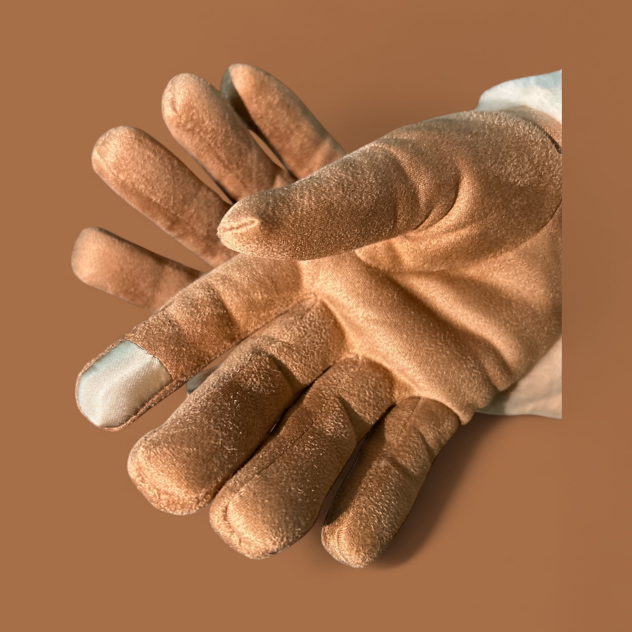 WOMENS UGG AUSTRALIA TURN CUFF GLOVES WITH TOUCH SCREEN COLD WEATHER. 100% SHEEPSKIN WATER RESISTANT NEW WITH TAGS.