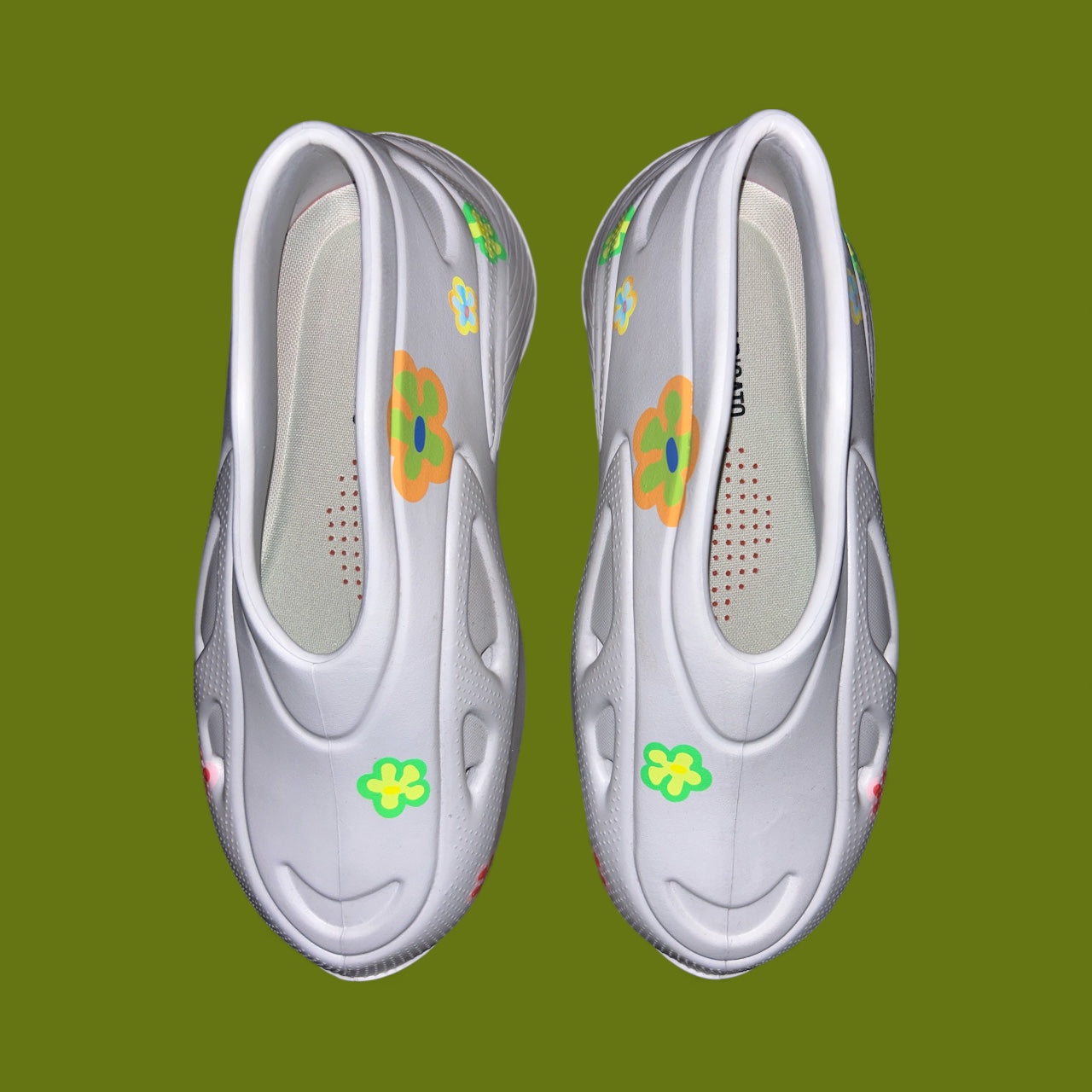 WOMENS AXEL ARIGATO XPLORER CLOG UK SIZE 7.5 EU 41.5 NEW CUSTOM PAINTED FLOWERS IN LIGHT GREY.