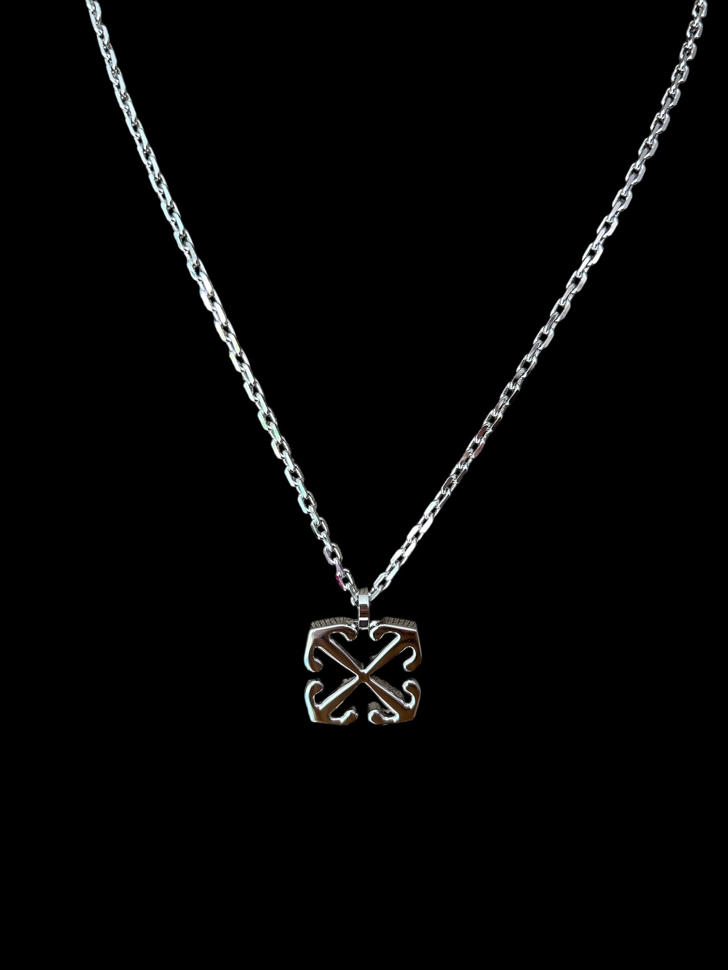 "OFF WHITE" SILVER NECKLACE BOXED WITH TAGS NEW, READY TO WEAR OFF WHITE.RRP:£350.00