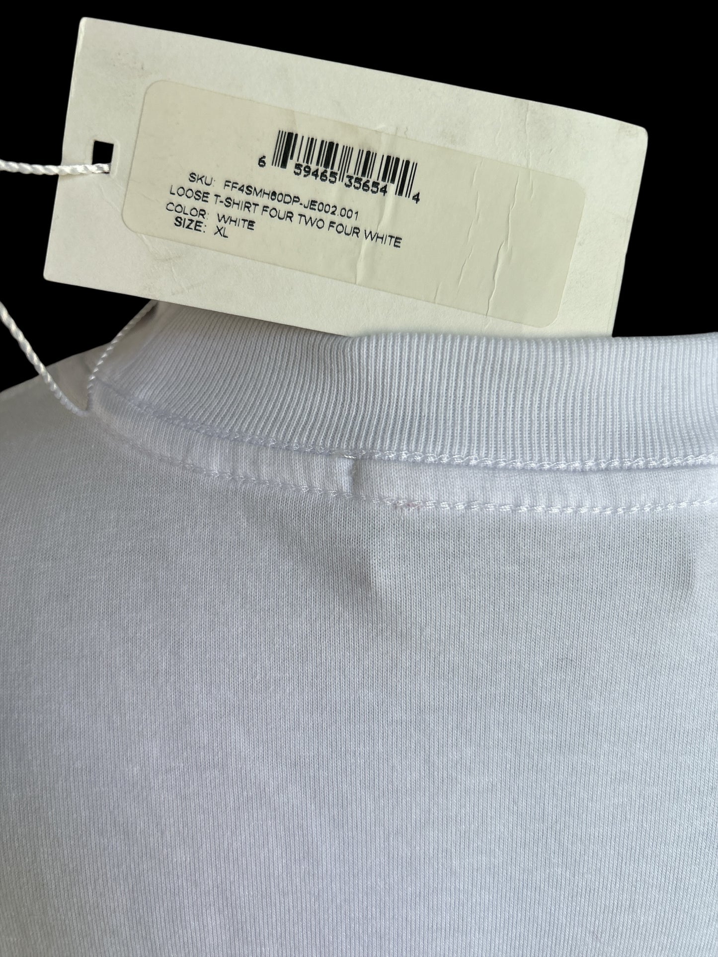 424. MENS WHITE T-SHIRT WITH BLACK WRITING. NEW WITH TAGS 424. EXTRA LARGE. RRP:£220.00!