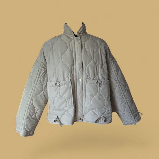 OUI, NEW WITH TAGS WOMEN’S LIGHTWEIGHT PADDED/QUILTED JACKET SIZE MEDIUM. EU UP TO 46.RRP£199.00!