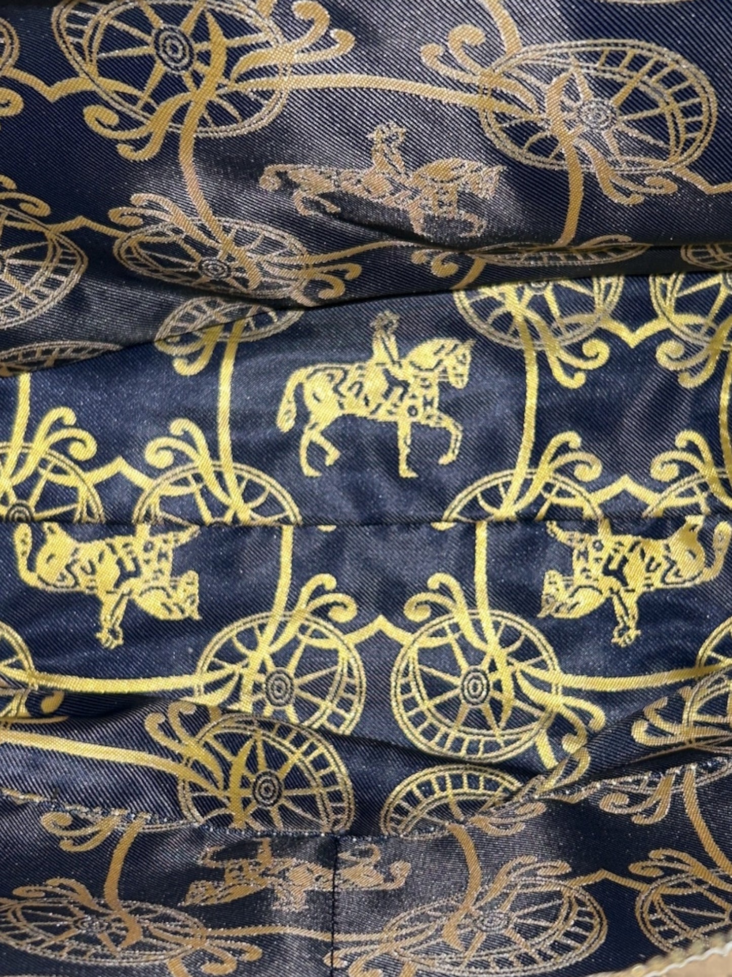 PAUL COSTELLO DRESSAGE, WAVE DETAIL, LARGE SLOUCHY HAND OR SHOULDER, CREAM LEATHER BAG WITH DETACHABLE CHARM. STUNNING LINING.