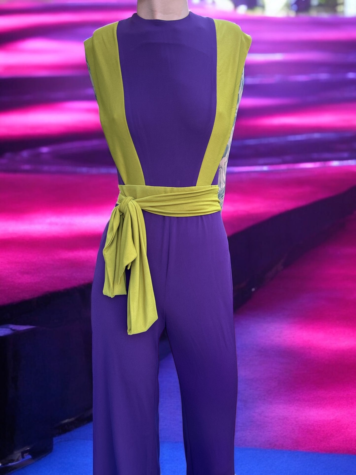 SPANISH DESIGNER CAYRO NEW AND TAGGED PANTSUIT IN VOILET WITH LIME INTERCHANGEABLE COLOURED SCARF. UK SIZE EXTRA SMALL.