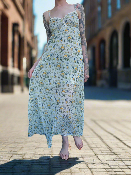 NEW WITHOUT TAGS. By PAULA JUNYENT FLORAL DRESS IN UK SIZE SMALL.