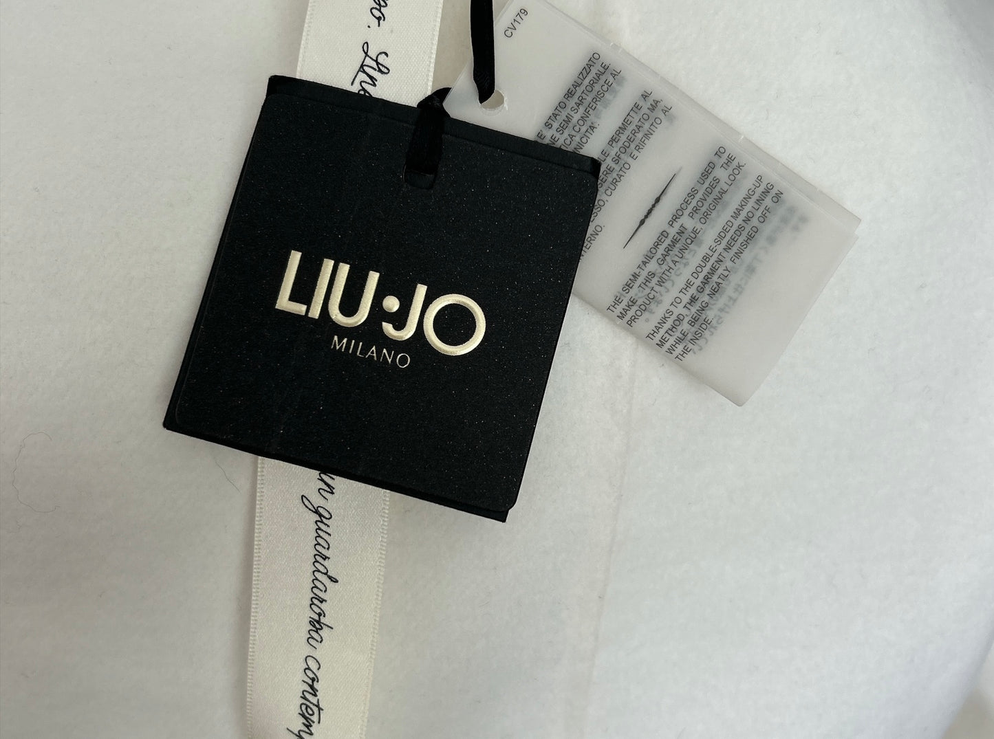 TAGGED AND NEW LIU-JO MILANO ITALIAN MADE WHITE COAT UK SIZE 12. EU.38.