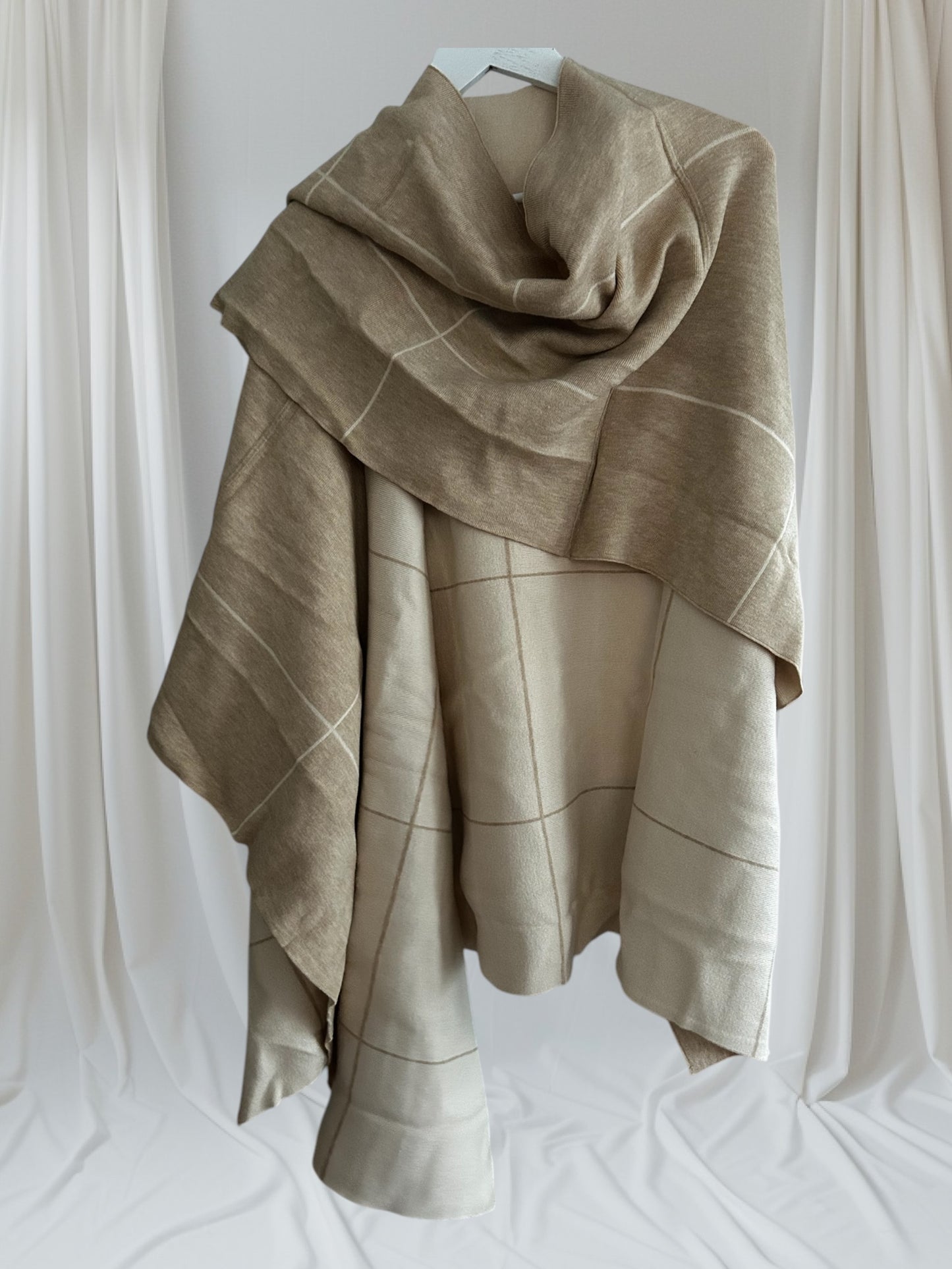 WOMENS WYNNE COLLECTION PONCHO WOOLY LUXURIOUS WARM SKY BLUE TAGGED & NEW