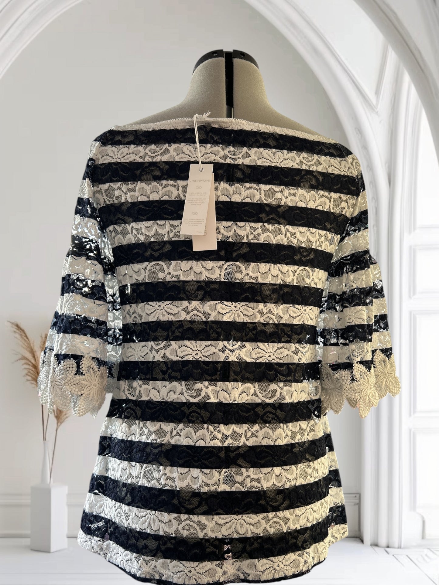 WOMENS ANNA FONTAINE LACE NAVY/WHITE DESIGNER TOP 12/14 UK NEW & TAGGED RRP£250