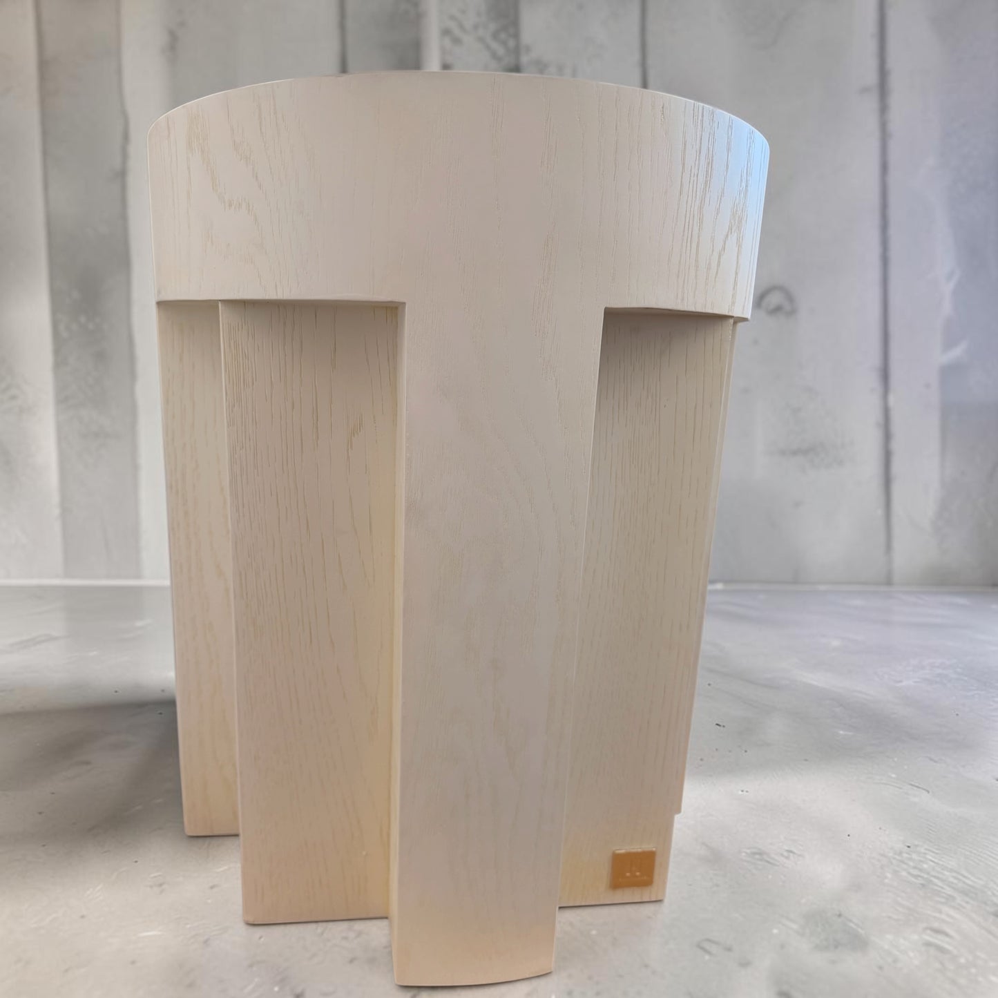 KELLY HOPPEN, ANDREW MARTIN, ELI DESIGNER TABLE/STALL NEW IN BOX